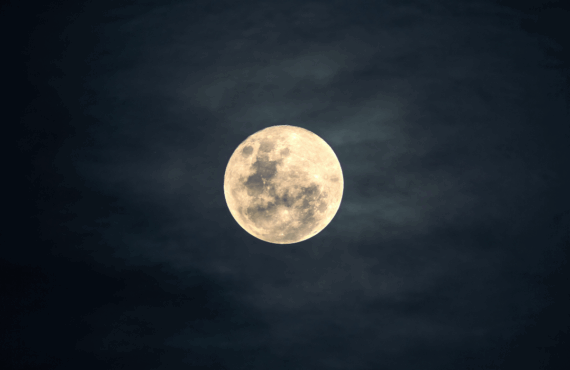 ¿Por qué dormimos peor en luna llena? El insomnio lunar: un fenómeno más común de lo que crees