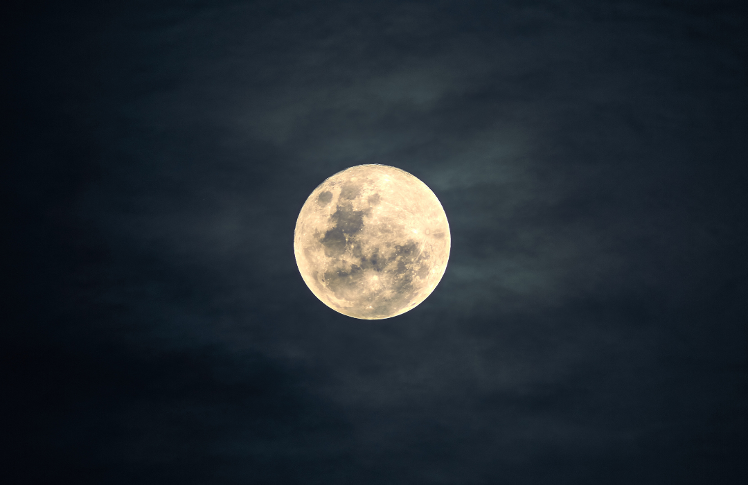 ¿Por qué dormimos peor en luna llena? El insomnio lunar: un fenómeno más común de lo que crees